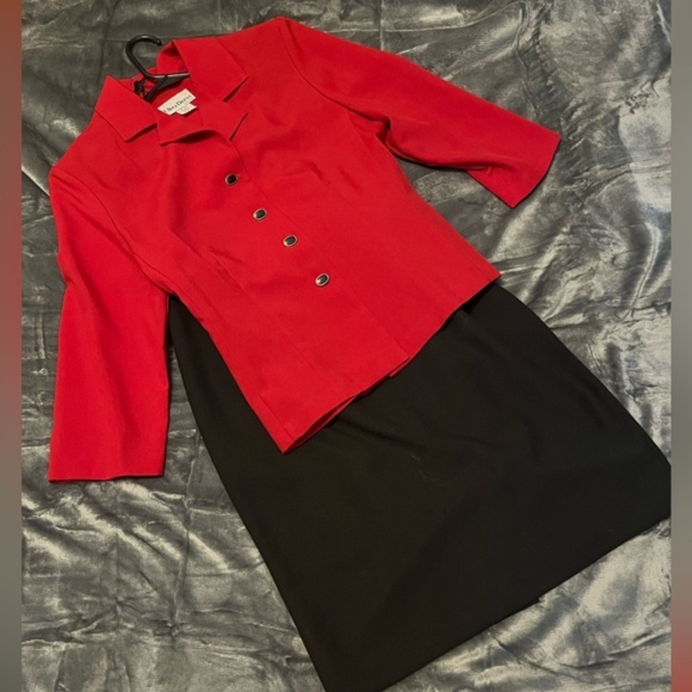 2 PIECE LADIES SUIT SIZE 12 RED